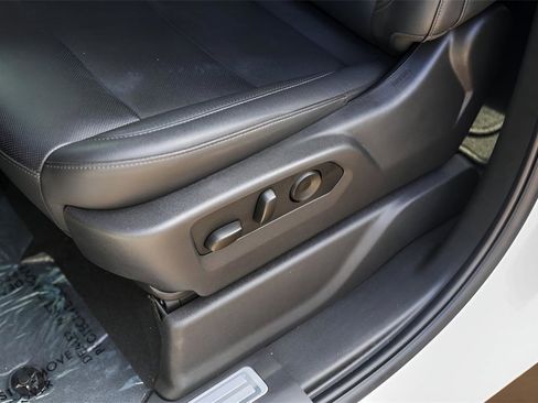 Used 2025 GMC Sierra 1500 SLT image 8