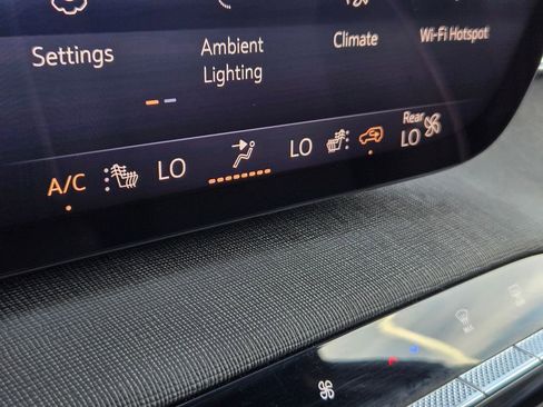 Used 2025 Buick Enclave Preferred image 21