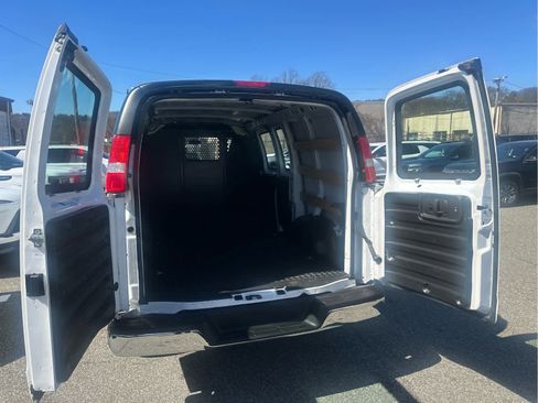 Used 2024 Chevrolet Express 2500 w/ Driver Convenience Package image 9