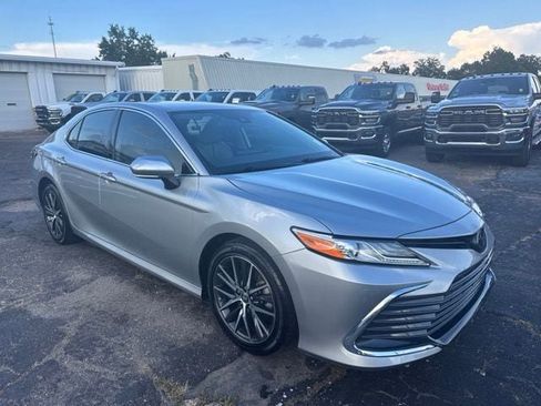 Used 2023 Toyota Camry XLE FWD image 1