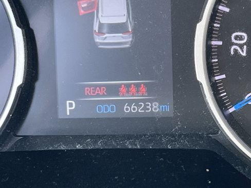 Used 2022 Toyota RAV4 XLE w/ Convenience Package AWD/4WD image 8