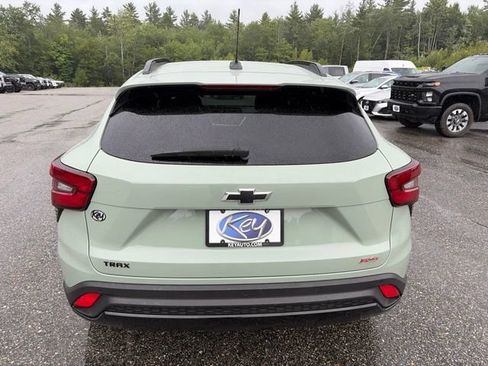 Used 2024 Chevrolet Trax RS w/ Sunroof Package FWD image 5
