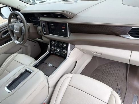 Used 2023 GMC Yukon XL Denali w/ Denali Reserve Package RWD image 17