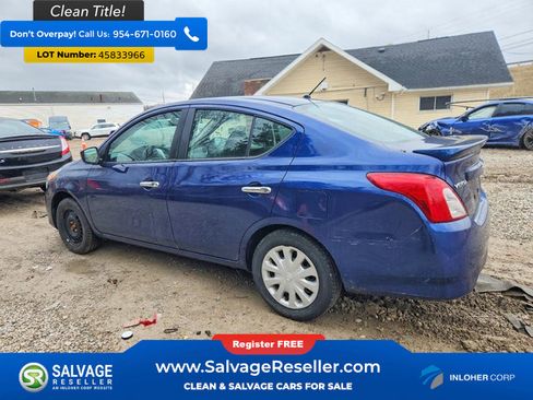 Used 2018 Nissan Versa SV image 3