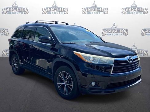 Used 2016 Toyota Highlander XLE AWD/4WD image 1