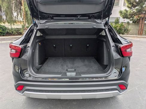 Used 2025 Chevrolet Trax LT w/ LT Convenience Package image 27