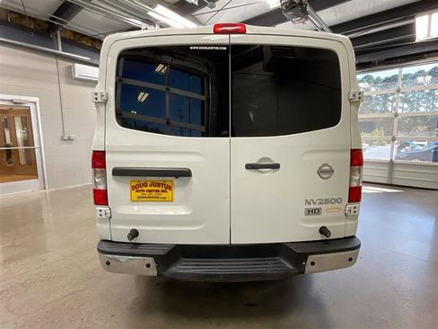 Used 2015 Nissan NV 2500 SL w/ Technology Package image 4