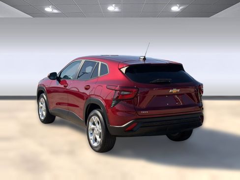 Used 2024 Chevrolet Trax LS w/ LS Convenience Package FWD image 3