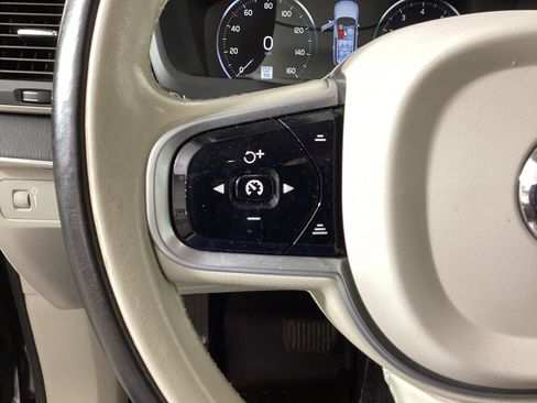 Used 2020 Volvo XC90 T6 Momentum AWD/4WD image 21