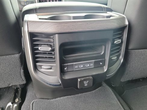 New 2026 RAM 2500 Laramie AWD/4WD image 10