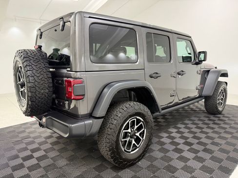 Used 2025 Jeep Wrangler Unlimited Rubicon w/ Convenience Group AWD/4WD image 6