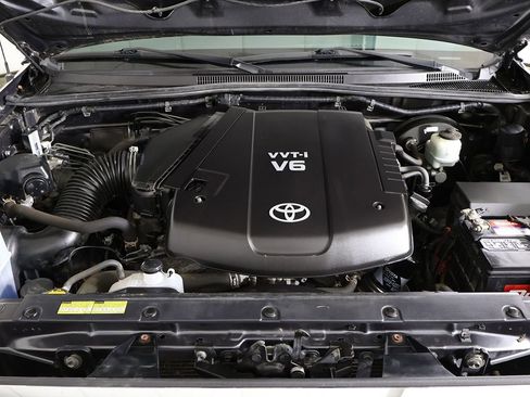 Used 2014 Toyota Tacoma 4x4 Double Cab w/ SR5 Package image 17