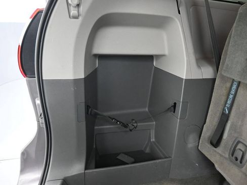 Used 2018 Toyota Sienna LE w/ Carpet Mat Package FWD image 53