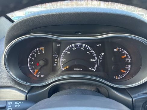 Used 2022 Jeep Grand Cherokee Limited image 12