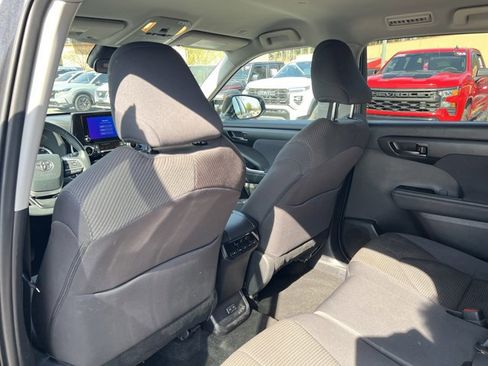 Certified 2025 Toyota Highlander LE image 17