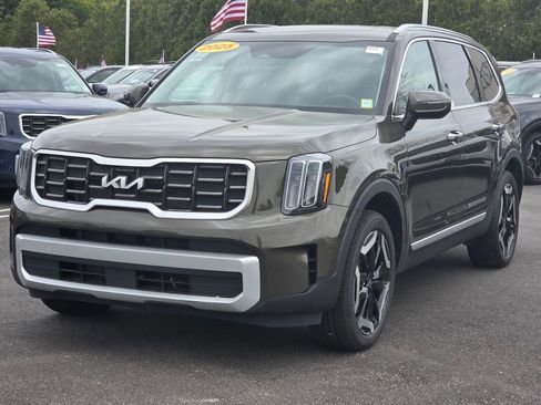 Used 2025 Kia Telluride S FWD image 7