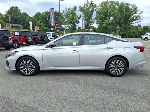 Used 2025 Nissan Altima 2.5 SV FWD image 7