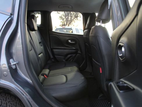 Used 2022 Jeep Renegade Trailhawk image 11