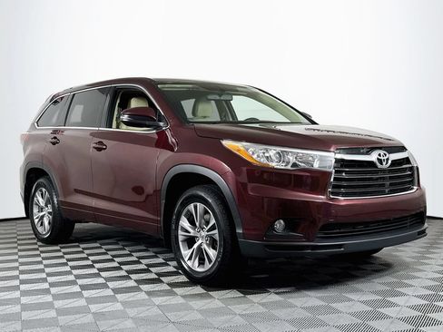 Used 2015 Toyota Highlander Plus AWD/4WD image 1