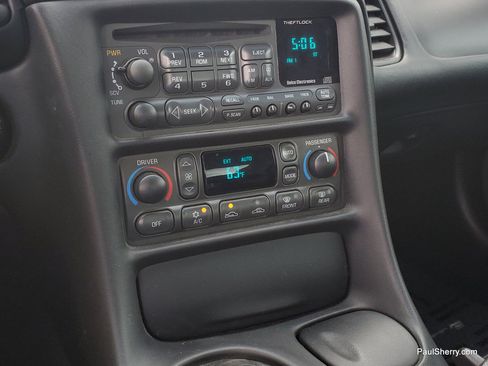 Used 2004 Chevrolet Corvette Coupe RWD image 40