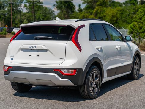Used 2023 Kia Niro EX image 7