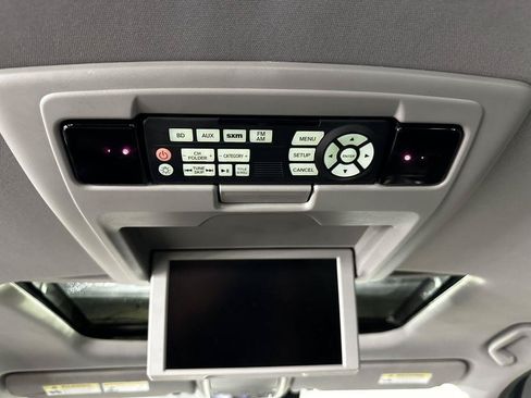 Used 2017 Honda Pilot Touring image 32