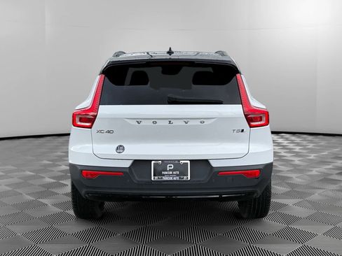 Used 2022 Volvo XC40 T5 R-Design w/ Advanced Package image 4