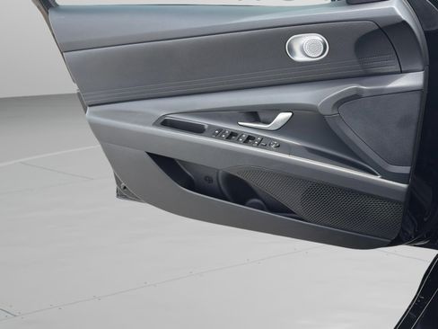 Certified 2026 Hyundai Elantra SE w/ Cargo Package FWD image 17
