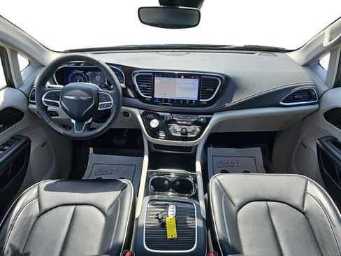 Used 2023 Chrysler Pacifica Limited w/ Uconnect Theater Family Group AWD/4WD image 10