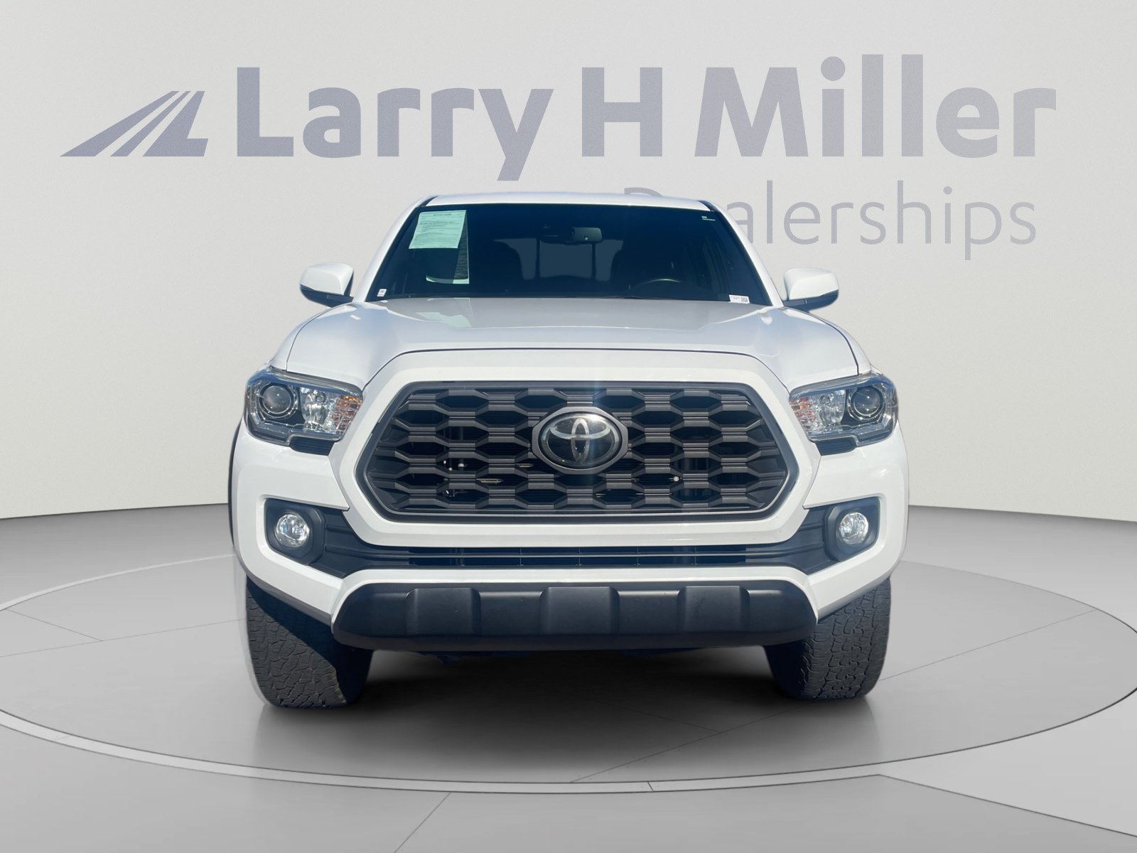 Used 2020 Toyota Tacoma TRD Off-Road AWD/4WD image 8