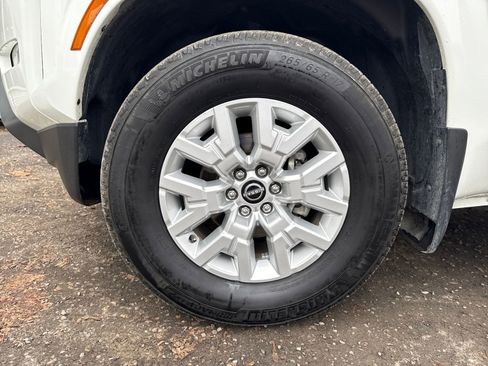 Used 2023 Nissan Frontier SV w/ SV Convenience Package image 27