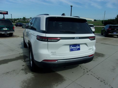Used 2023 Jeep Grand Cherokee Laredo w/ Luxury Tech Group I AWD/4WD image 7