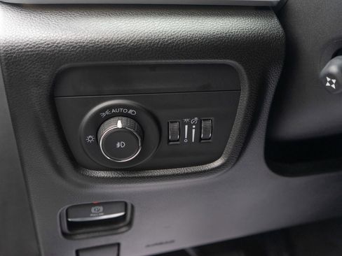 Used 2023 Jeep Grand Cherokee L Limited w/ Luxury Tech Group II image 16