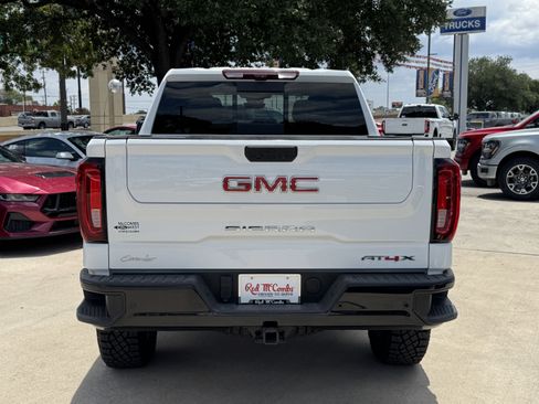 Used 2025 GMC Sierra 1500 AT4X image 9
