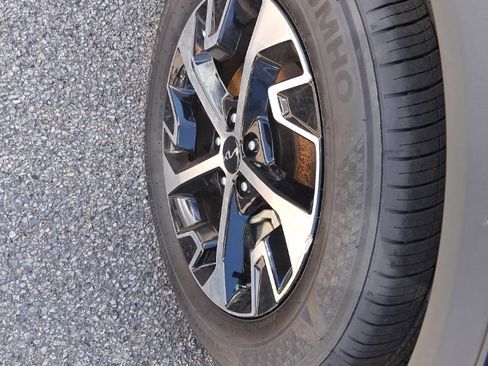 Certified 2023 Kia Sportage EX FWD image 3