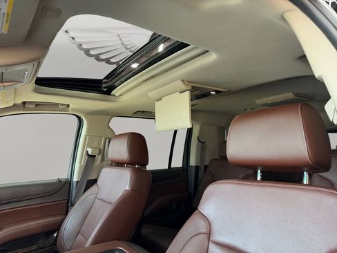 Used 2015 Chevrolet Suburban LTZ RWD image 9