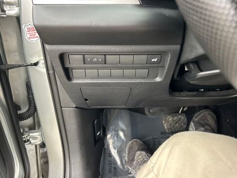 Used 2025 Mitsubishi Outlander SE image 30