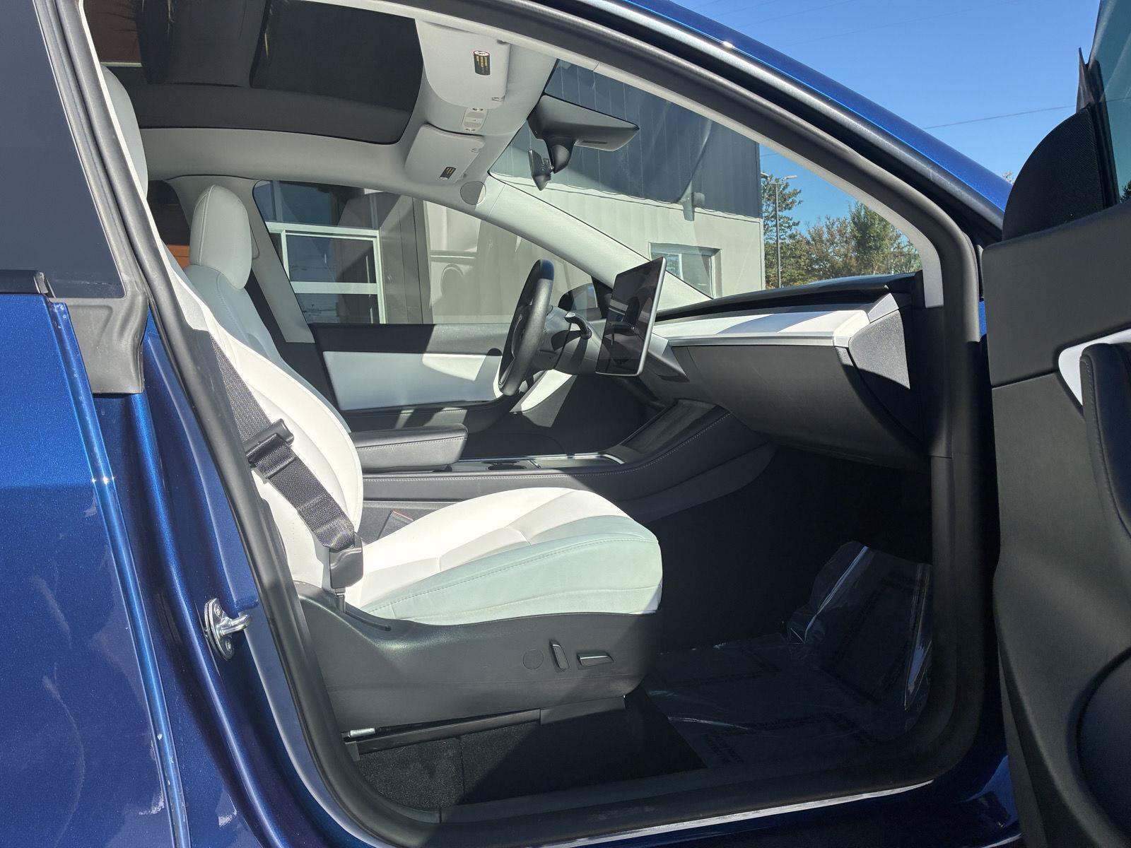 Used 2022 Tesla Model Y Performance AWD/4WD image 14