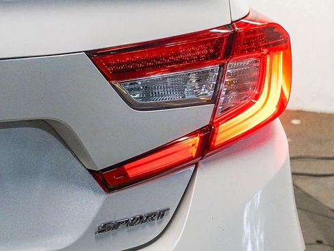 Used 2019 Honda Accord Sport image 12