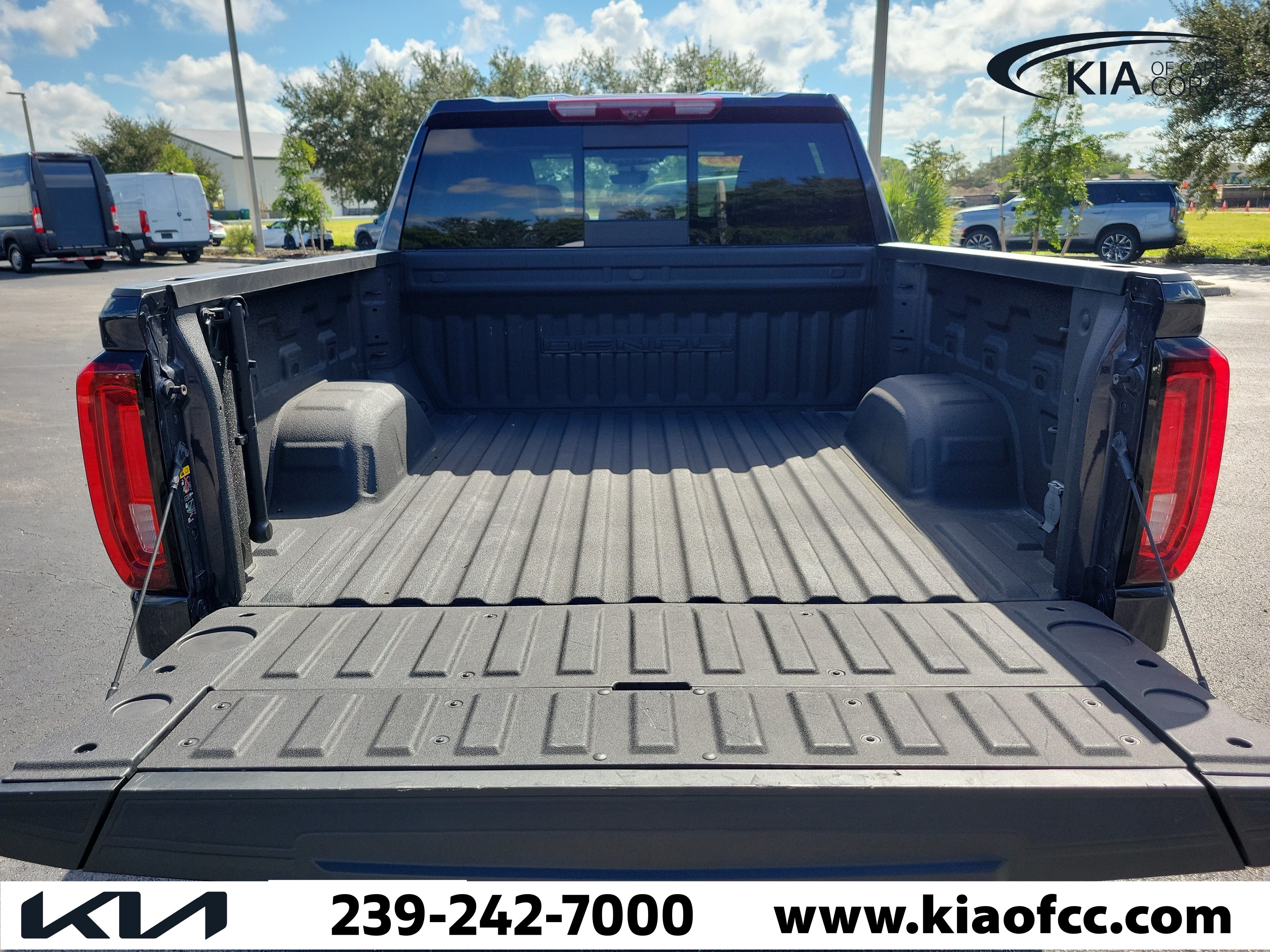 Used 2023 GMC Sierra 1500 Denali Ultimate AWD/4WD image 10