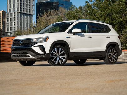 Certified 2022 Volkswagen Taos SE w/ Panoramic Sunroof Package