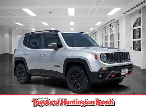 Used 2018 Jeep Renegade Trailhawk AWD/4WD image 1