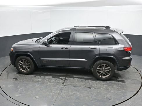 Used 2016 Jeep Grand Cherokee Laredo 75th Anniversary image 27