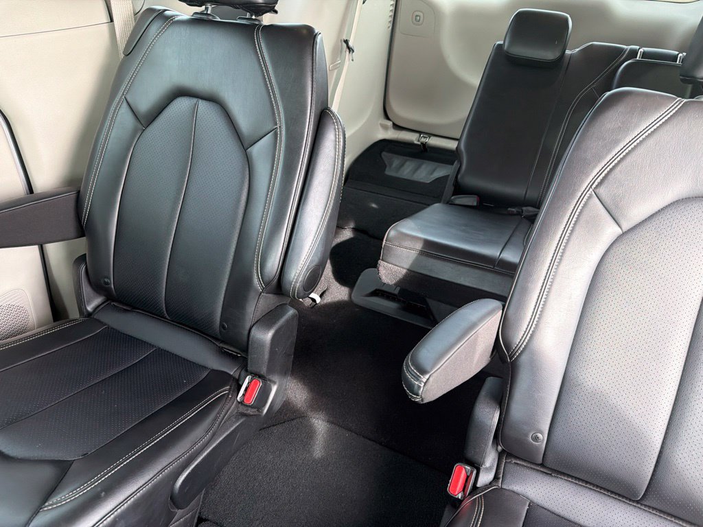 Used 2024 Chrysler Pacifica Touring-L FWD image 13