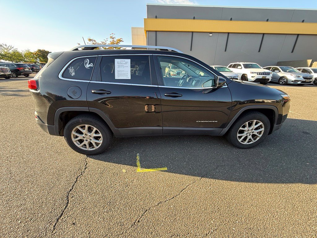 Used 2016 Jeep Cherokee Latitude w/ Safety/Convenience Group AWD/4WD image 8