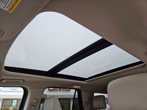 Used 2023 Ford Expedition XLT image 28