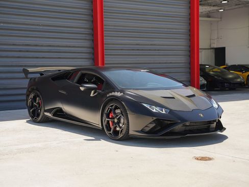 Used 2021 Lamborghini Huracan EVO RWD image 9