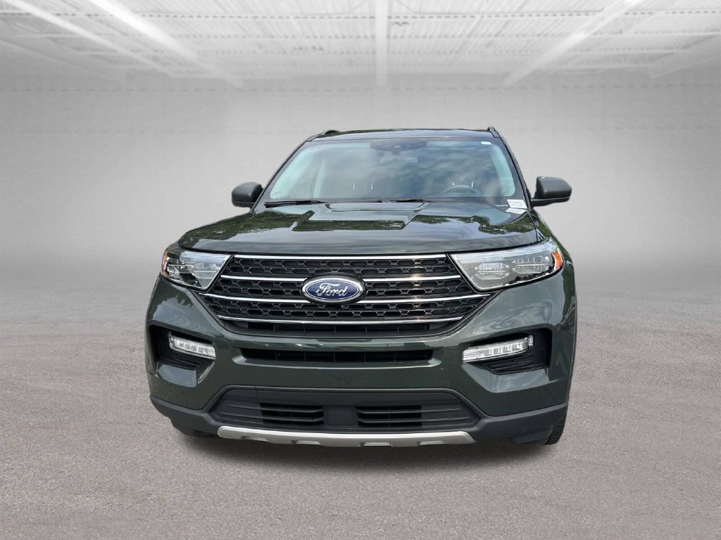 Used 2024 Ford Explorer XLT w/ Equipment Group 202A AWD/4WD image 2