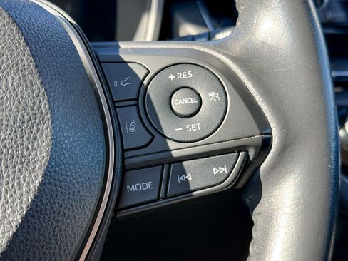 Used 2022 Toyota Corolla Cross XLE w/ Convenience Package image 23