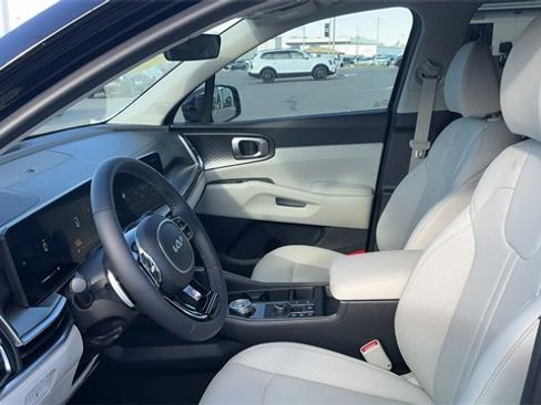 Certified 2025 Kia Sorento EX w/ EX Panoramic Sunroof Package image 21